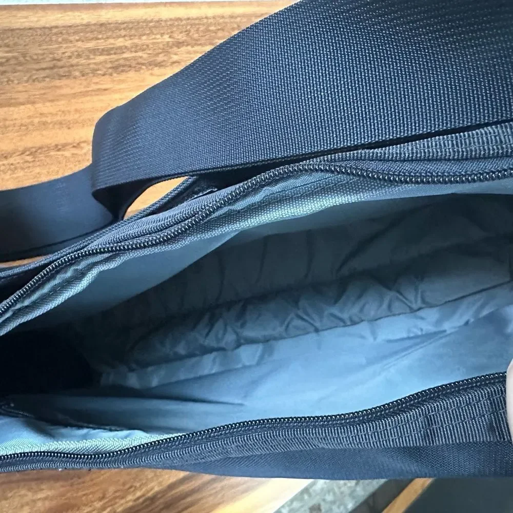 Victorinox Swiss Army Expandable Crossbody Messenger Bag Black Adjustable Strap